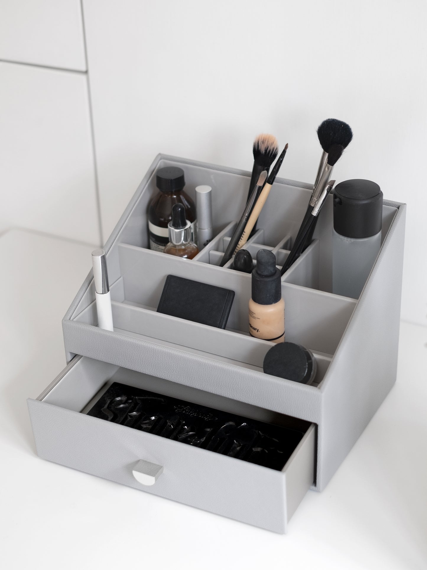 Classic Pebble Grey Makeup Organiser