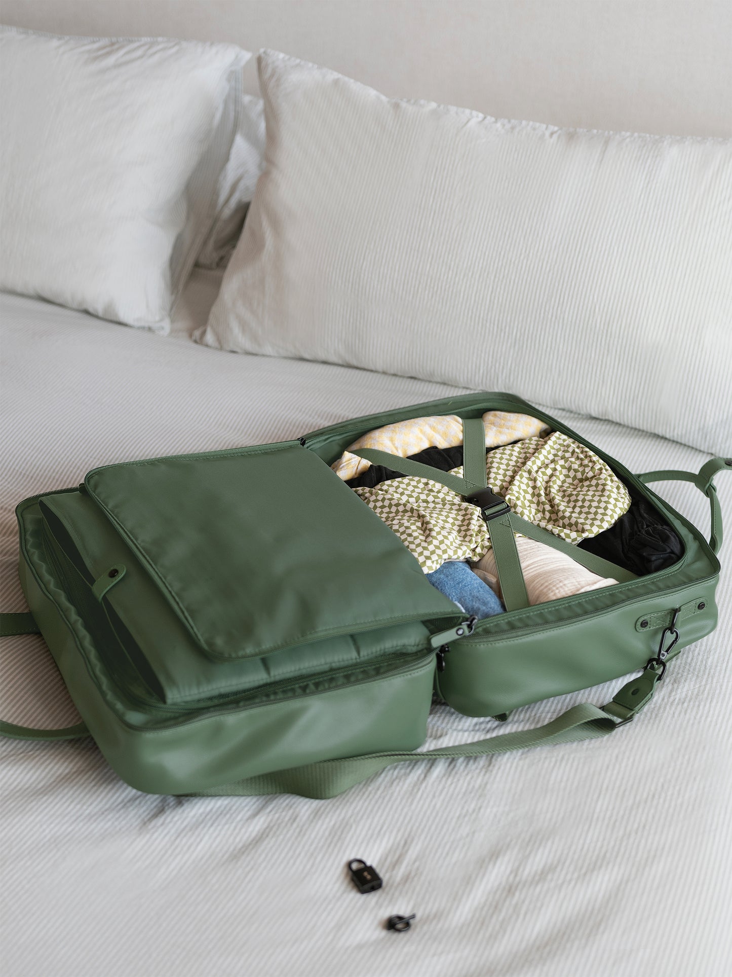 Green Cabin Bag