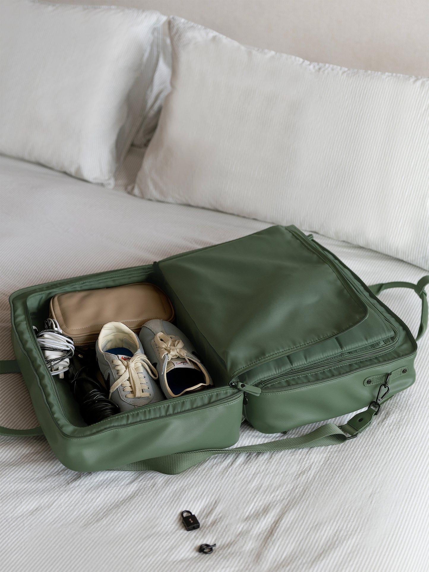 Green Cabin Bag